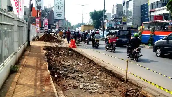 Foto - 6 Tips Melintasi Jalanan Yang Bersinggungan Dengan Proyek 