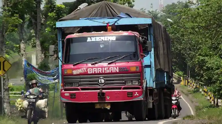 Berita - Libur Natal 2016, Pengusaha Truk Dihimbau Tak Liburkan Supir Truk Dan Pemerintah Siagakan Petugas Di Jalur Non-Tol