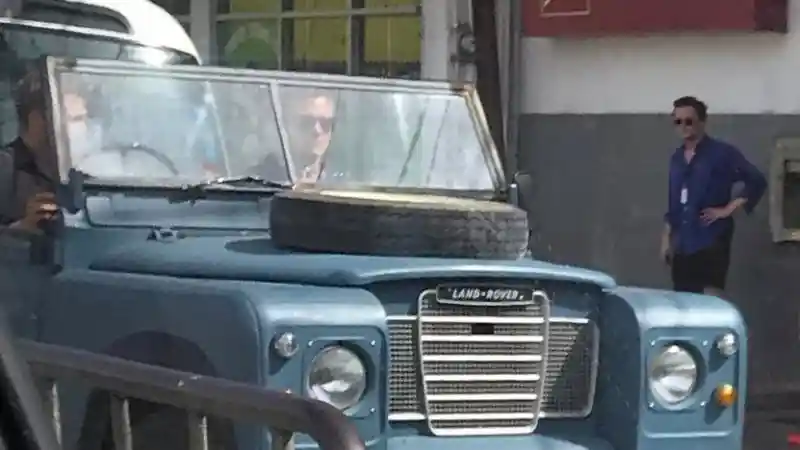 Berita - Land Rover Tua Akan Jadi Mobil James Bond?