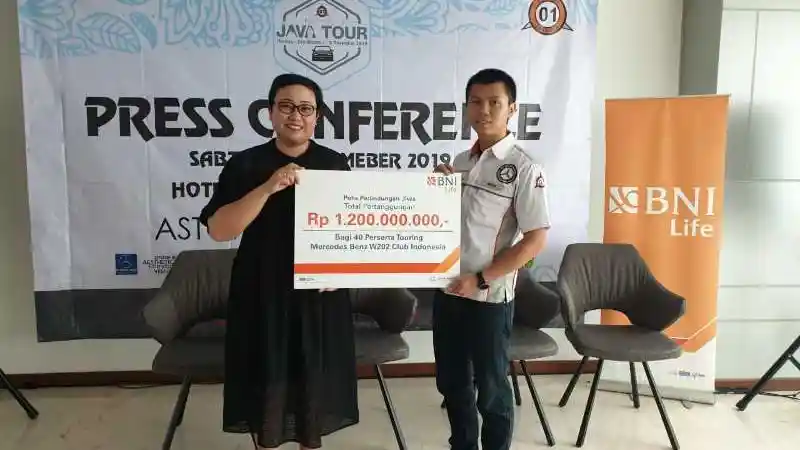 Foto - Komunitas Mercedes-Benz W202 Jakarta Keliling pulau Jawa di Akhir Tahun