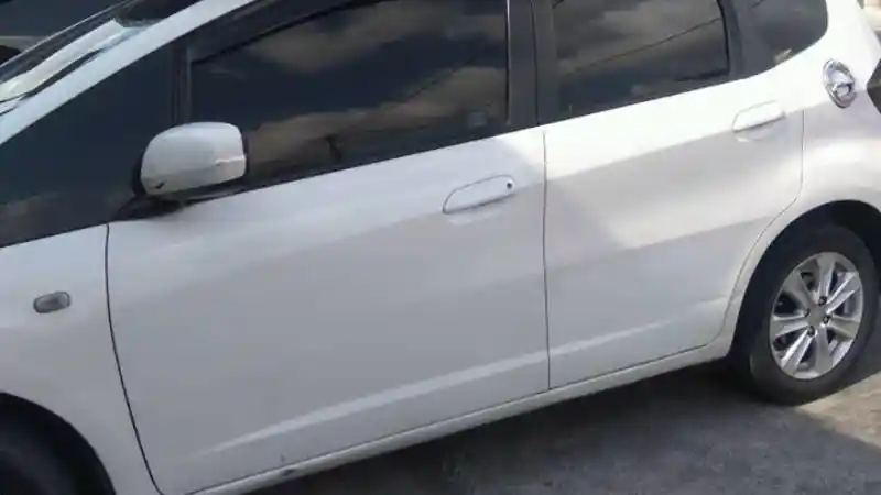 Foto - Honda Jazz ini Angkut Muatan Tak Lazim Dengan Bagasi Terbuka