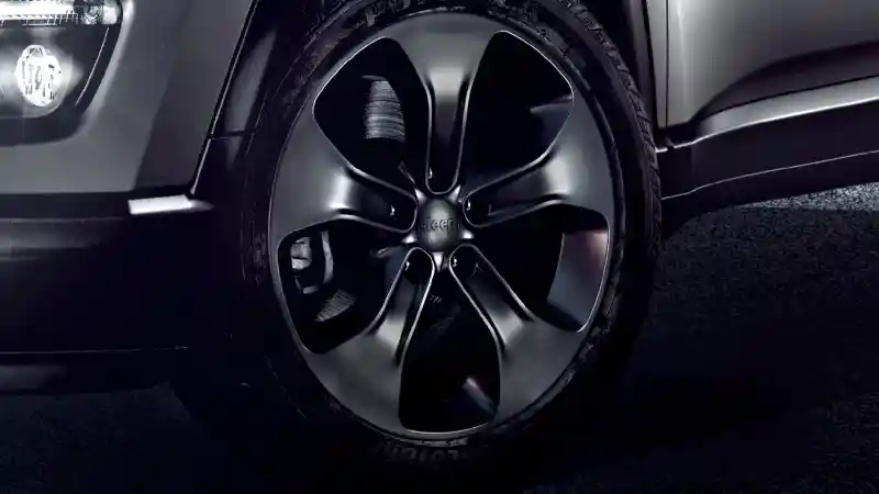 Foto - Jeep Tawarkan Compass Night Eagle Edition, Begini Keunggulannya