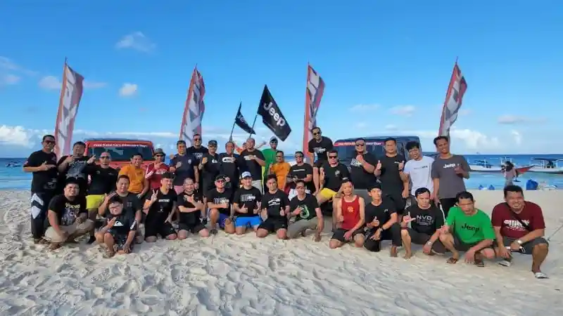 Foto - Ratusan Jeep Keren Berpetualang Seru di Makassar