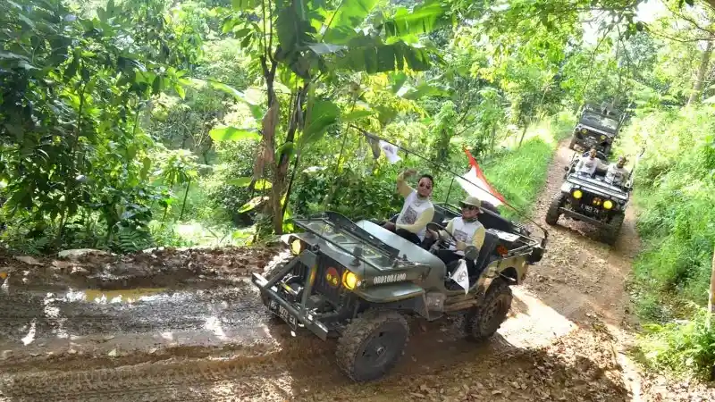 Foto - Willys Owners Indonesia Sukses Emban Misi Mulia di Banten