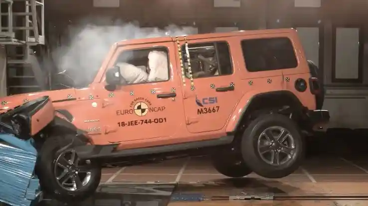 Foto - Uji Tabrak Mahindra Thar Raih 4 Bintang. Lebih Tinggi Dari Peraihan Jeep Wrangler?