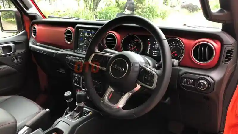 Foto - FIRST DRIVE: Jeep Wrangler JL Rubicon