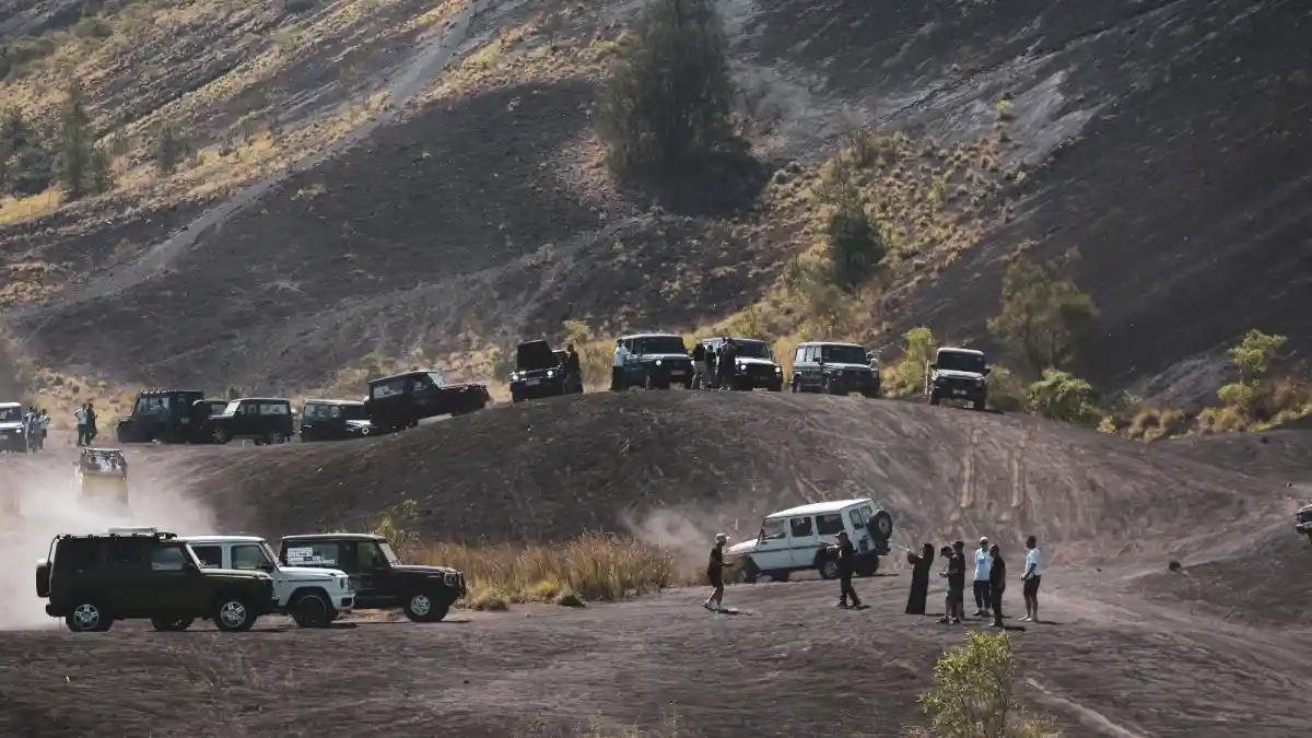 Foto - Mercedes Jip Indonesia Sepuluh Hari Menyusuri Jejak Sejarah Nusantara Hingga ke Bali
