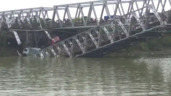 Berita - Jembatan Babat-Tuban Roboh, Ini Jalur Alternatifnya