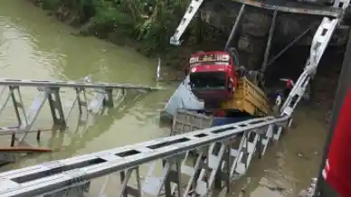 Foto - Jembatan Babat-Tuban Roboh, Ini Jalur Alternatifnya