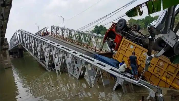 Foto - Jembatan Babat-Tuban Roboh, Ini Jalur Alternatifnya