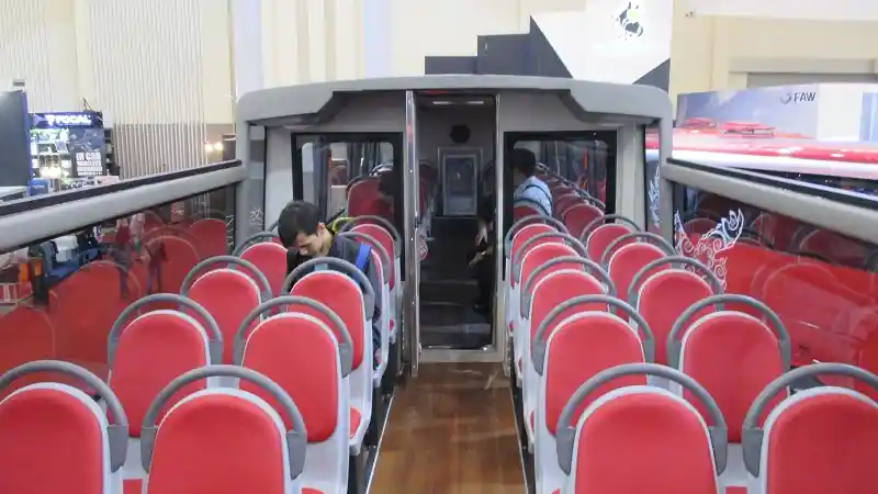Foto - Nostalgia Bus Di Ajang GIIAS 2017 (I), Adi Putro Pajang Bus Tingkat Beratap Terbuka