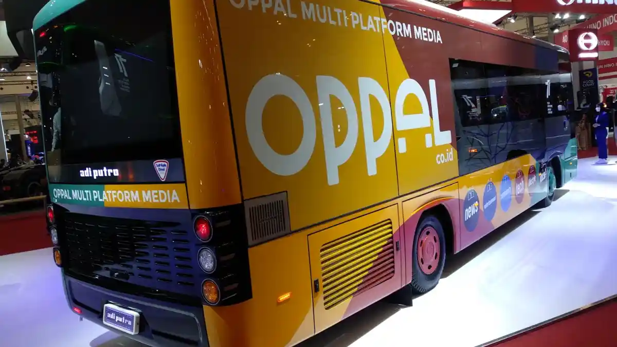 Foto - Jetbus Transit, Bukti Penguasaan Teknologi Monokok 