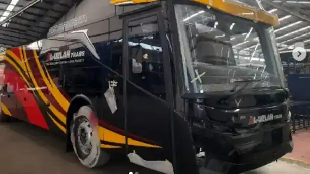 Foto - Soal Impor Lampu Utama Seputaran Produksi Jetbus 5