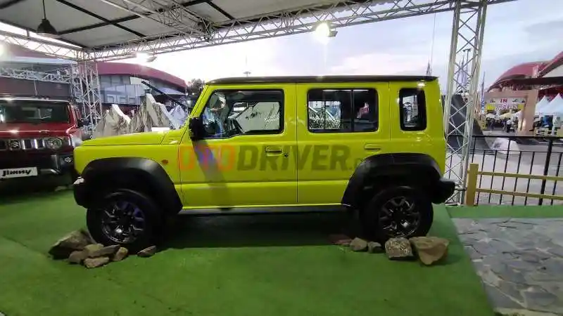 Foto - Suzuki Jimny 5-Door Punya Handling Yang Lebih Baik Dari Versi 3 Pintu?