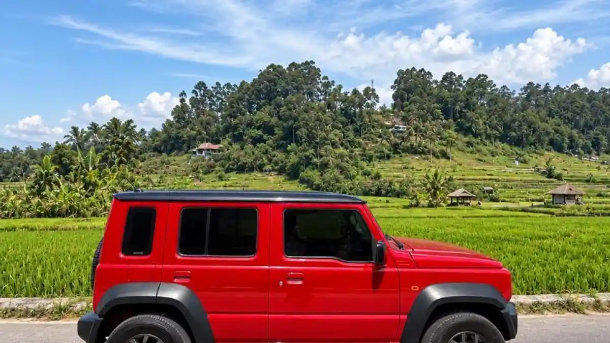 Foto - Beberapa Hal Yang Bikin Suzuki Jimny Tetap Diminati Saat Ini