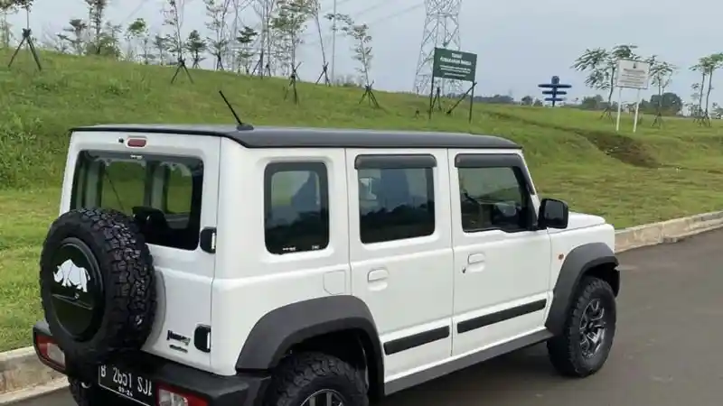 Foto - Menerka Tampilan dan Spesifikasi Jimny 5 Pintu