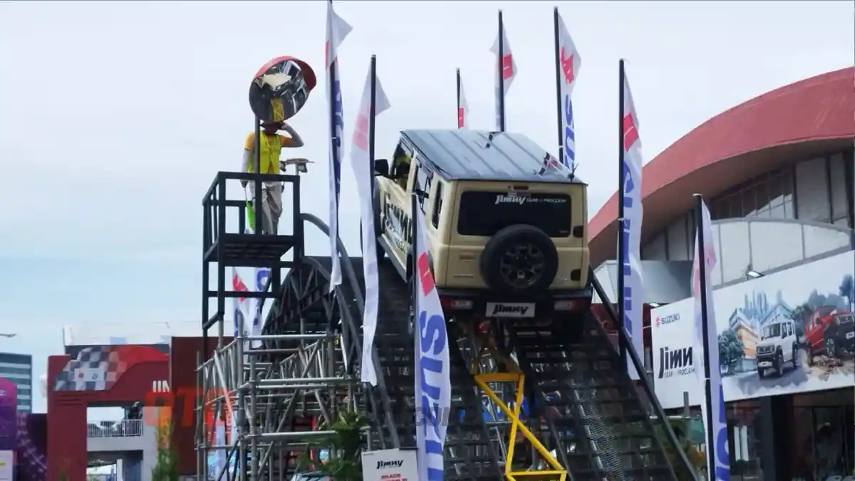 Foto - Lewat Wahana Ini, Suzuki Tunjukkan Kemampuan dan Fitur Off-road Jimny. Edukasi 4x4 di IIMS 2025