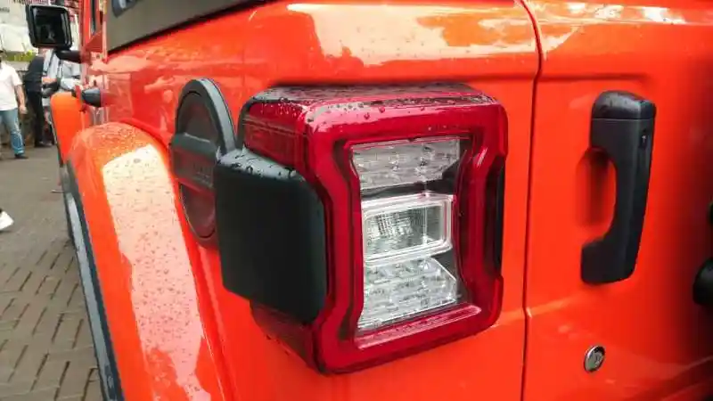Foto - Jeep JL Wrangler di Indonesia Sama Dengan Yang Dijajakan Di Amerika? 