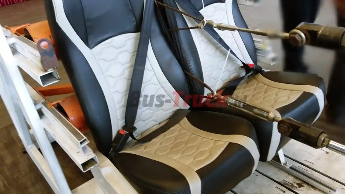 Foto - Ekspor Perdana Mercedes-Benz OH 1626 L Euro 5 Rakitan Cikarang Ke Thailand