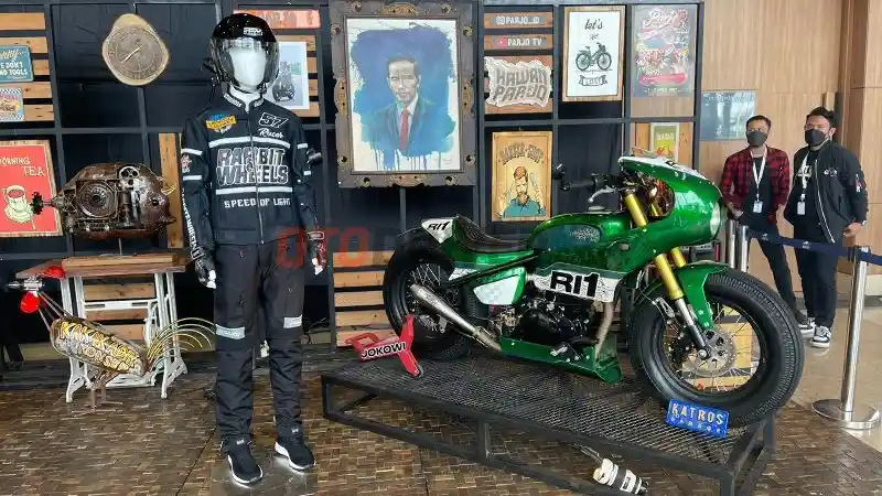 Foto - Dari Sekian Banyak Mobil di GIIAS, Jokowi Terlihat Menaiki Tiga Mobil Ini