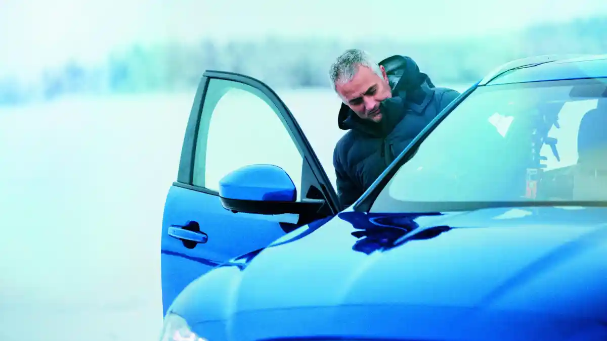 Berita - Video : Jose Mourinho Menjadi Orang Pertama Yang Menjajal Langsung Jaguar F-Pace