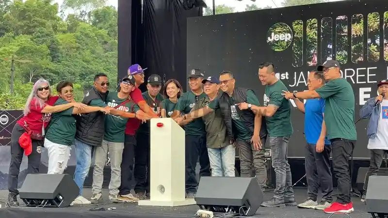 Foto - Ratusan Jeep Keren Tumpah Ruah di Bogor
