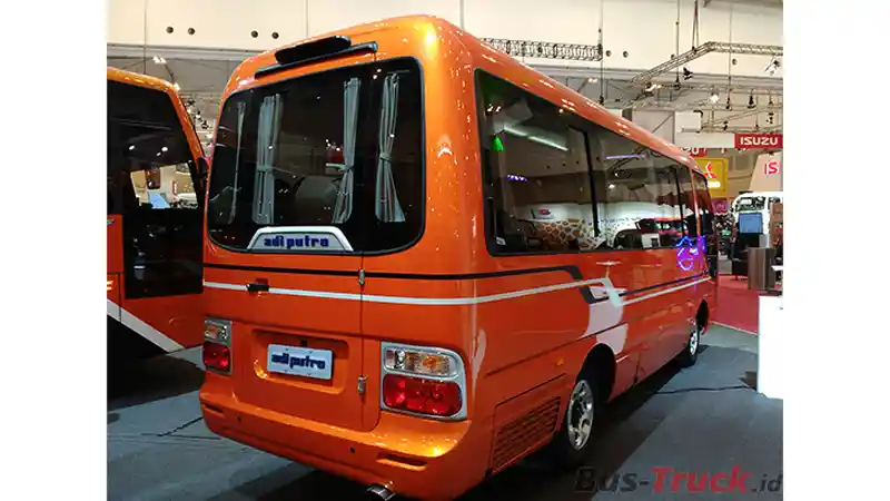 Bus - Adi Putro : Terima Pesanan 10 Microbus Selama GIIAS 2016