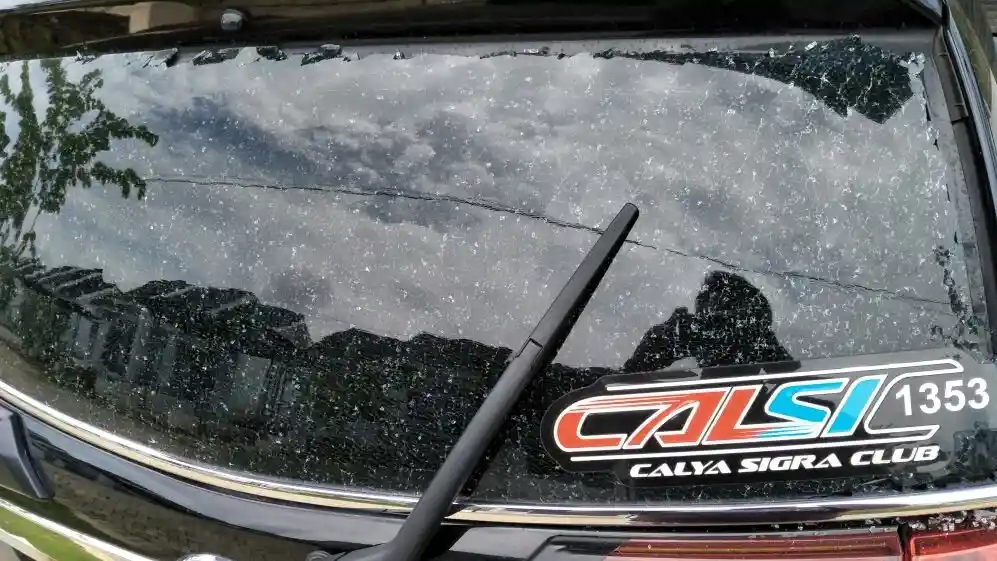 Foto - Ada Kaca Belakang Calya Pecah Tiba-tiba, Ini Tanggapan Toyota