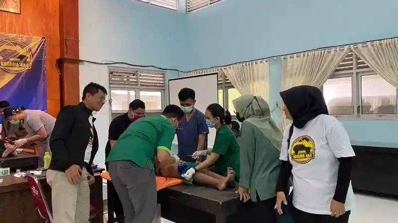 Foto - Komunitas Kagama 4x4 Adventure Rayakan Ultah Dengan Sunatan Massal