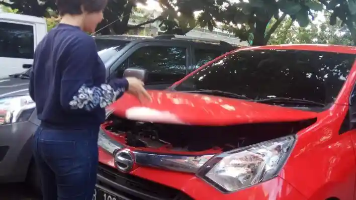 Foto - Ini Alasan Kenapa Menutup Kap Mesin Harus "Dibanting"