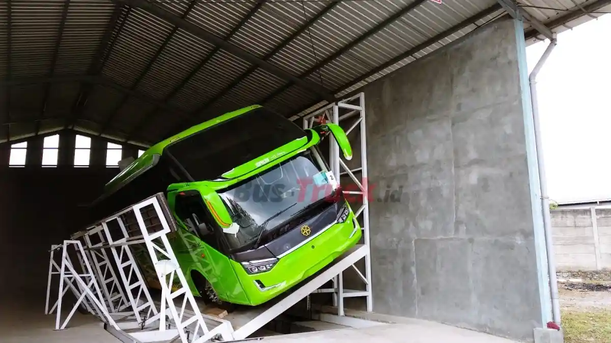 Foto - Catatan Kecelakaan Bus Di Semarang, Beroperasinya Bus Liar Adalah Tindakan Kriminal