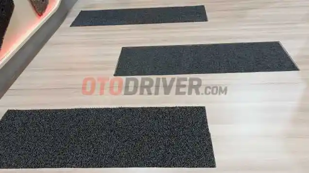 Foto - Perawatannya Mudah, Segini Biaya Pasang Karpet 'Bakmi' untuk Mobil 