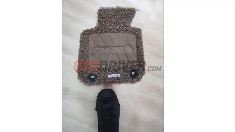 Foto - Kapan Sebaiknya Ganti Karpet Mobil?