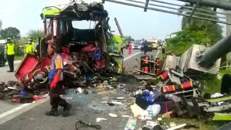 Berita - Supir Mengantuk, Bahaya Yang Mengintai Selain Rem Blong, Cara Ini Bisa Mencegahnya