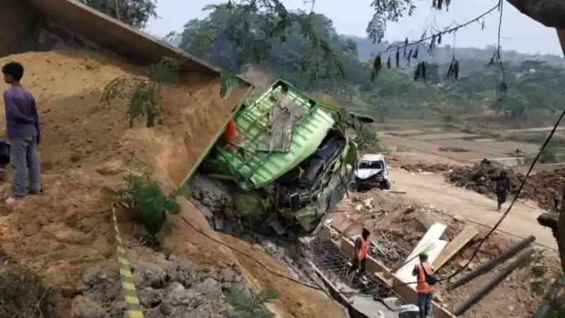 Foto - Jalanan Menurun yang Panjang Potensi Bikin Rem Blong? 