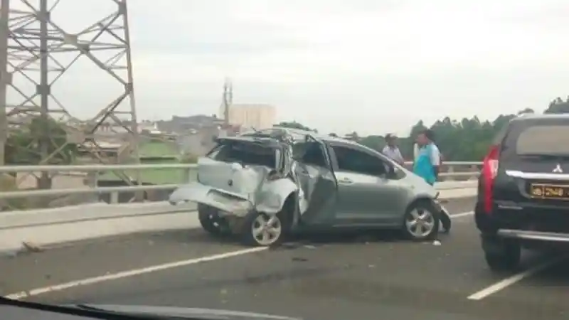 Berita - 3 Mobil Kecelakaan di Hari Pertama Kerja 2019