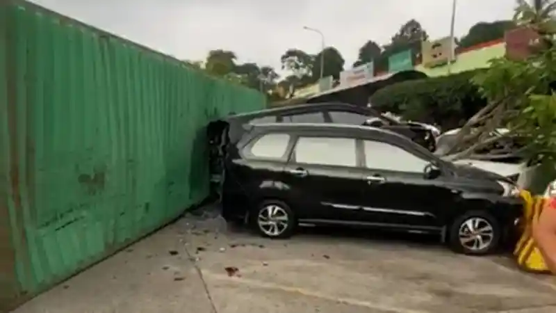 Foto - Pakar Safety Driving Sebut Ada Kesalahan Desain Rest Area