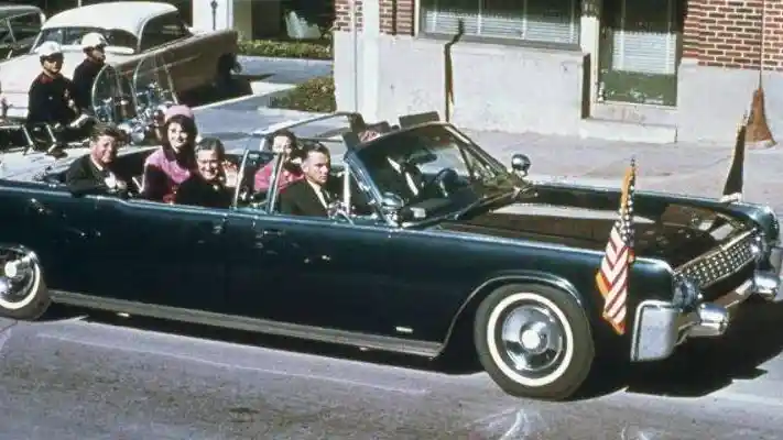 Foto - Lincoln Pangkas Sedan Dari Barisan Modelnya