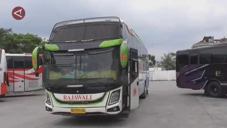 Foto - Hari Ini Puncak Arus Balik Penumpang Bus Ke Area Jabodetabek