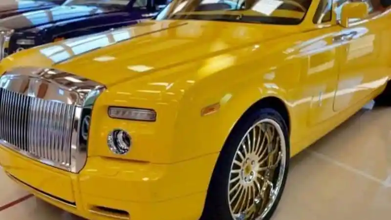 Foto - Jajaran Mobil Mewah Ketua DPR RI Bambang Soesatyo