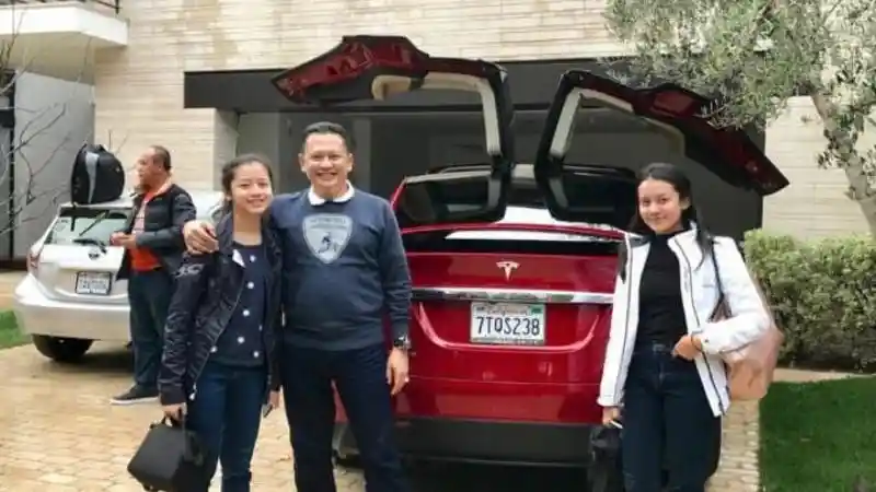 Foto - Jajaran Mobil Mewah Ketua DPR RI Bambang Soesatyo