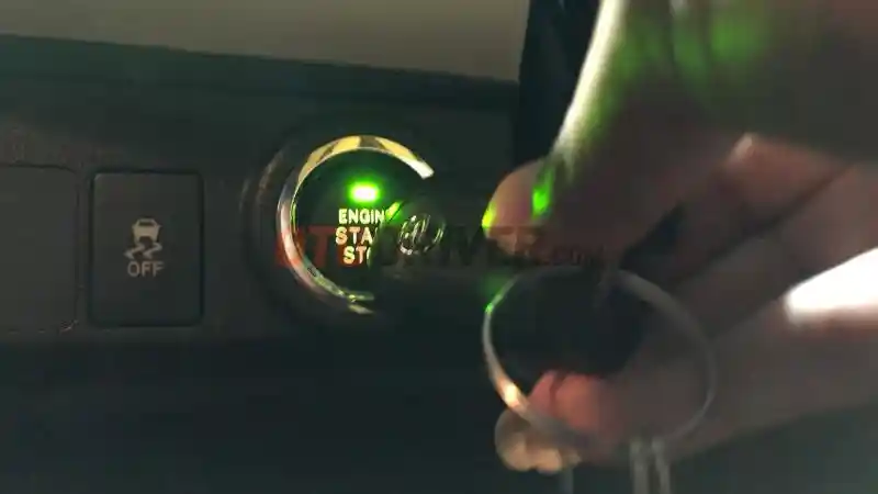 Foto - Begini Cara Menyalakan Mobil Ketika Baterai Keyless Lemah