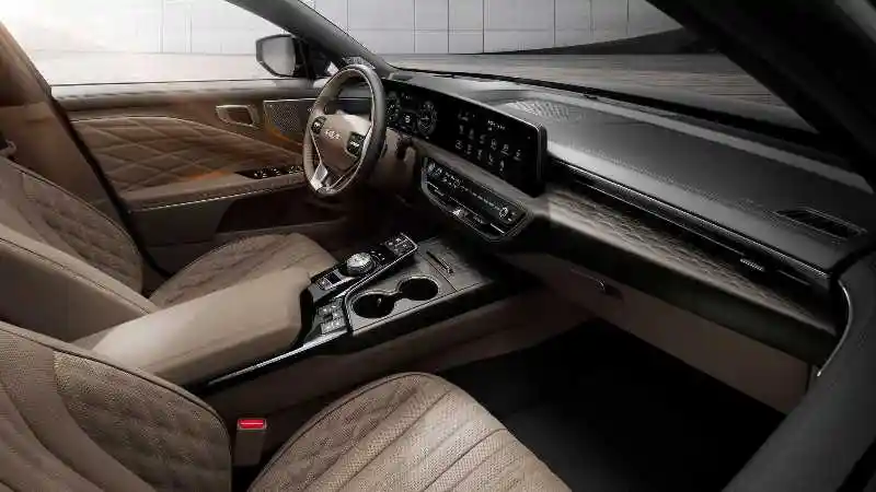 Foto - Kia Luncurkan Sedan Hybrid K8 Yang Mengusung 4 Pilihan Mesin Anyar Serta Logo Baru 