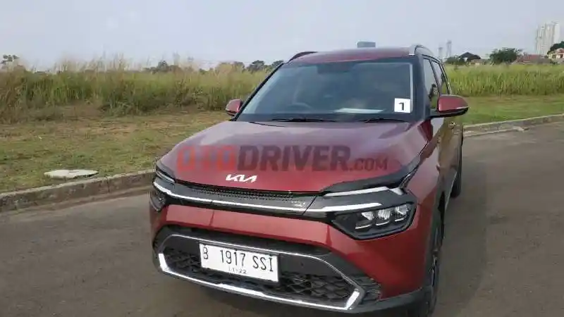 Foto - Komparasi Harga Toyota Innova Zenix vs Carens vs Voxy vs Serena dan Cortez