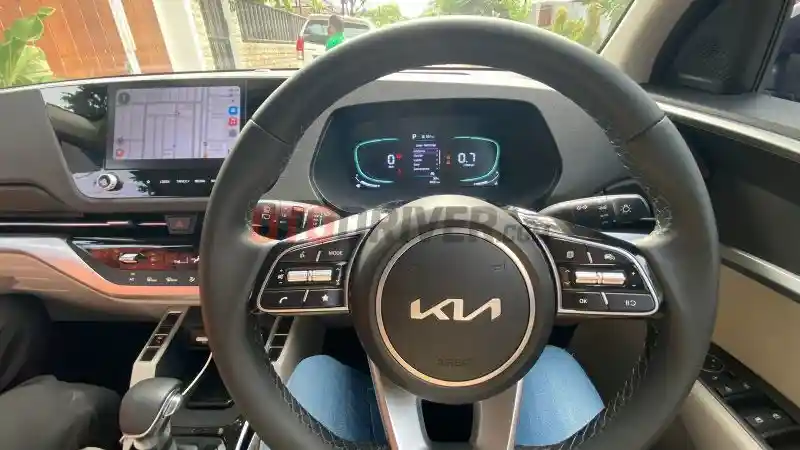 Foto - Memprediksi Harga KIA Carens Yang Siap Melawan Toyota Innova