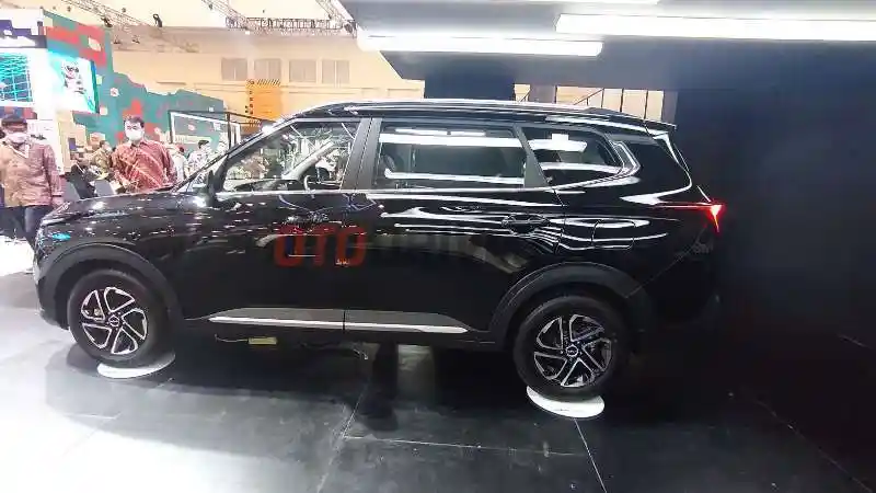 Foto - KIA Carens, LMPV Atau Medium MPV?