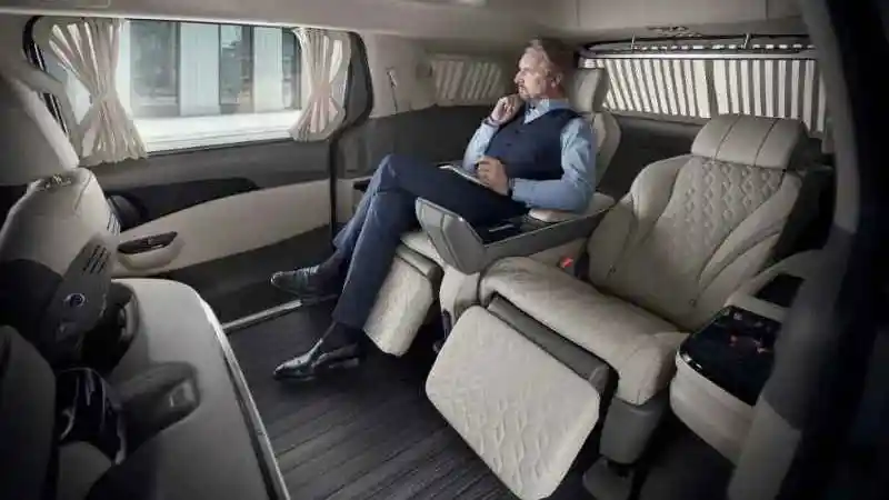 Foto - Kia Carnival 4-Seater Siap Tantang Lexus LM