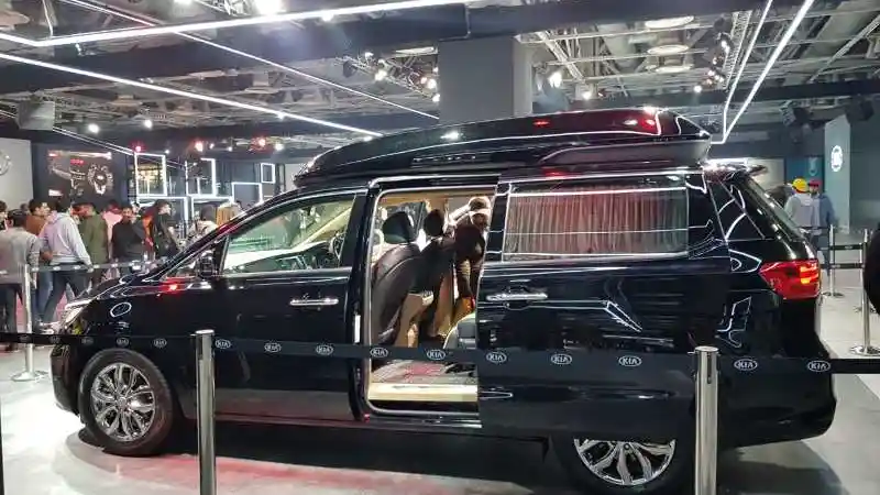 Foto - Kia Carnival Kini Punya Varian Limousine, Berikut Spesifikasinya