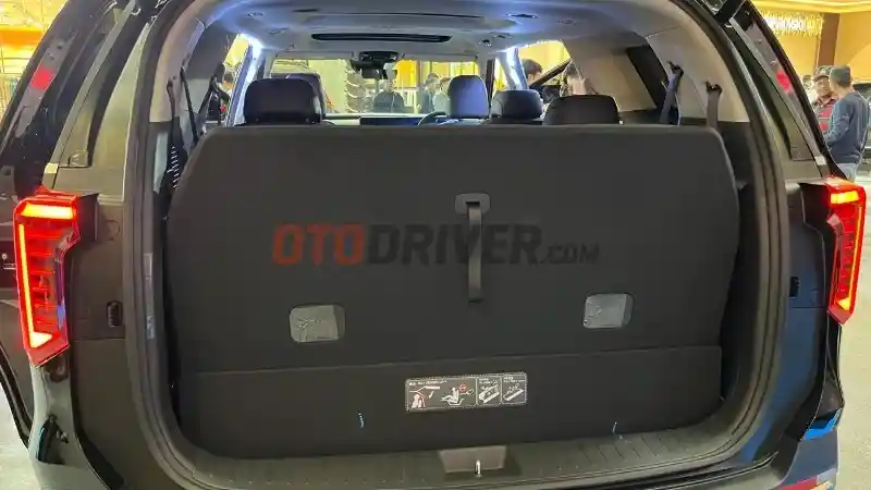 Foto - Carnival Memiliki 4 Baris Jok Penumpang, Namun Baris Terakhir Jarang Terpakai