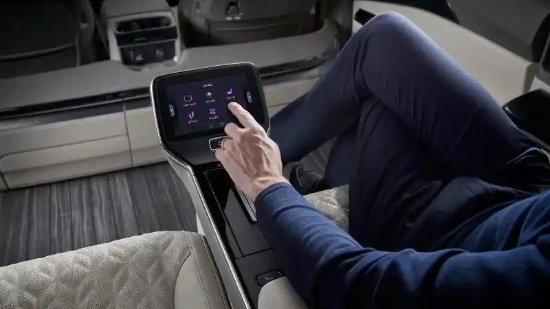 Foto - Kia Carnival 4-Seater Siap Tantang Lexus LM